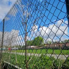 Siatka czy panel ogrodzeniowy – co wybrać dla swojej działki?